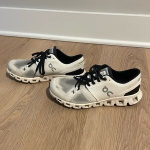 On Cloud tennis shoes, white and black, women’s US 8